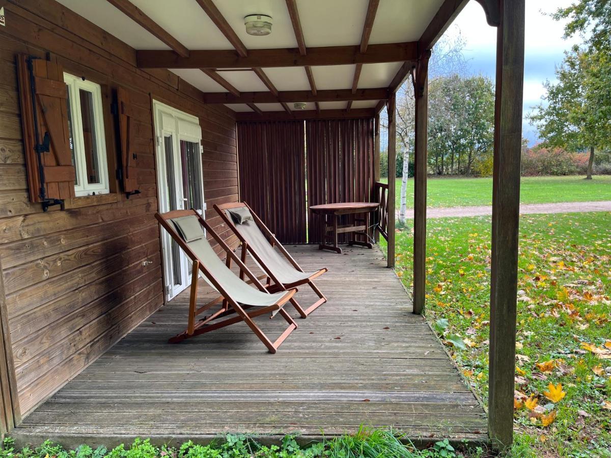 Les Maisonnettes Du Lac - Base De Loisirs Lavare Exterior foto