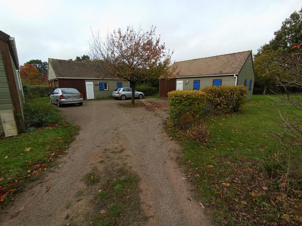 Les Maisonnettes Du Lac - Base De Loisirs Lavare Exterior foto